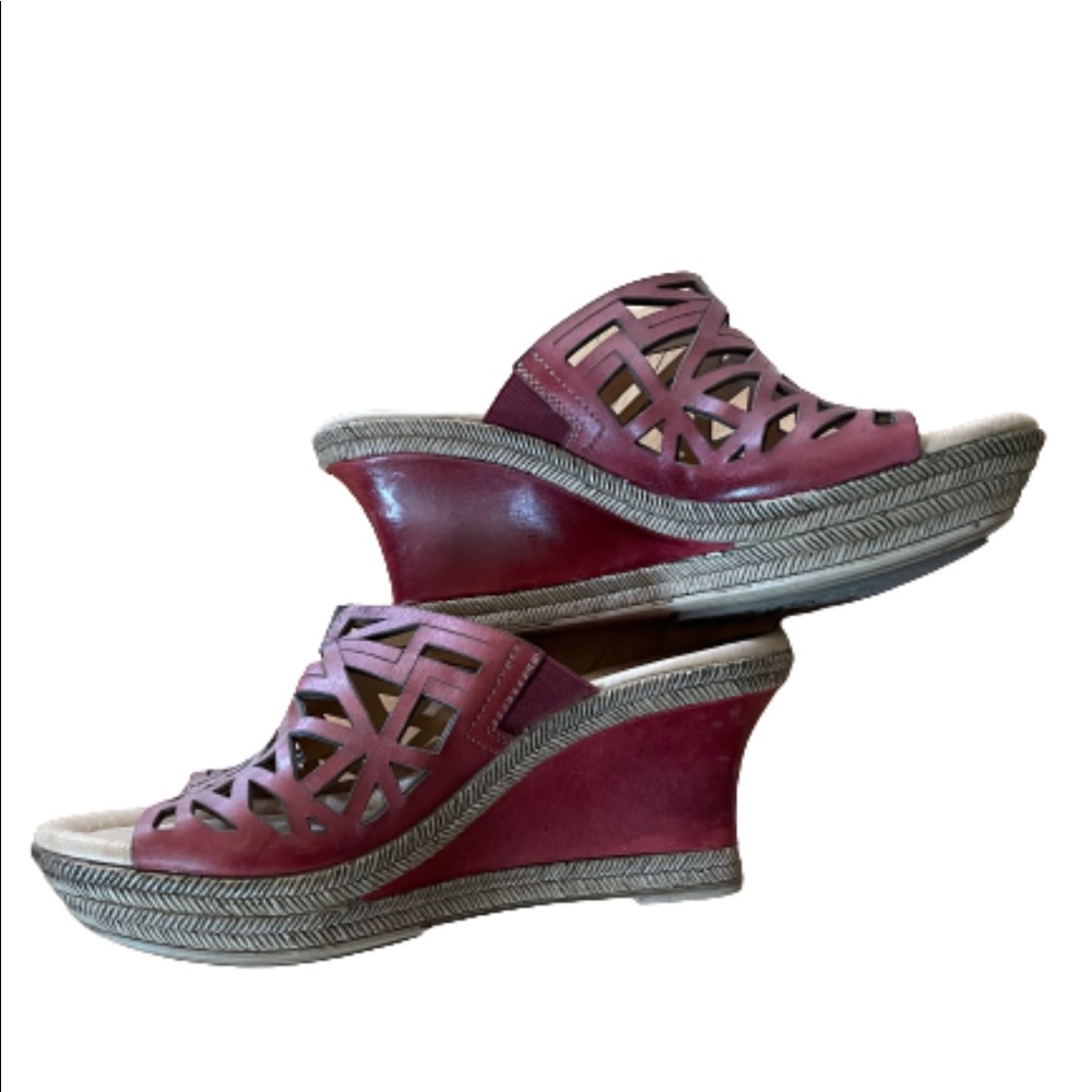 Earth Sugarpine Regal Red Leather wedges sandals 7